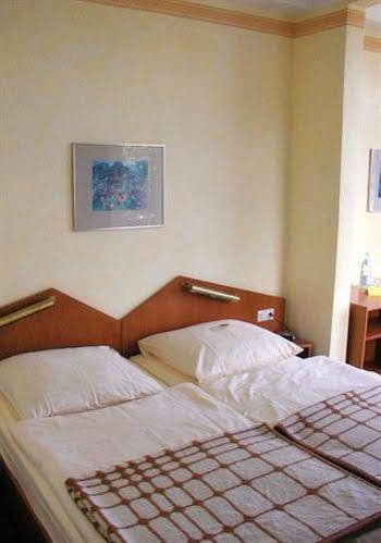 See Schlosshotel Am Kellersee Οϊτίν Εξωτερικό φωτογραφία